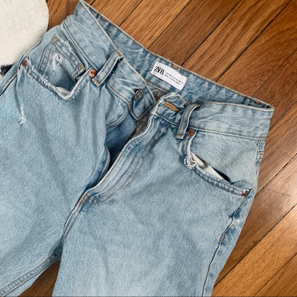 Zara Light Wash High Waisted Wide Leg Jeans - Picture 2 of 11